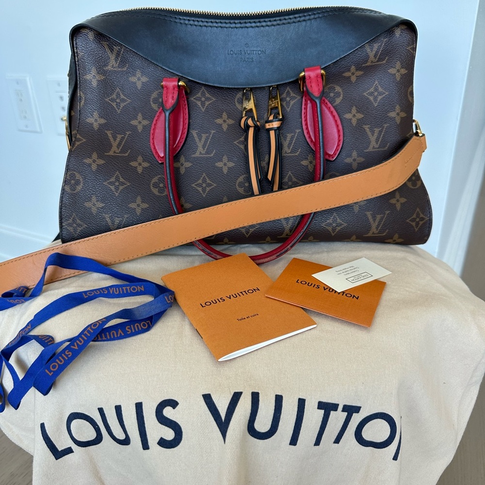 💯 Authentic, Louis Vuitton, very good condition